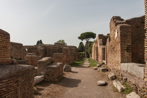House of the Infant Bacchus and the House of the Paintings, on Via dei Dipinti