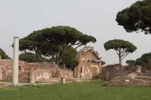 Statue of victory of the Temple of Augustus and Roma